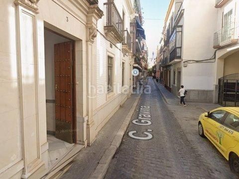 Alquiler Piso  en  Arenal - Museo. Centro museo, junto plaza. excelente piso recién pintado y amueb