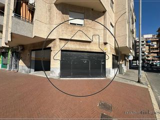Miete Geschäftsraum in Avenida de cristóbal colón esquina escultor león ortega. Alquiler de local comercial de esquina junto a la plaza de toros