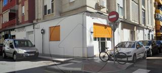Location Local commercial à Fermín requena. Local comercial de esquina en la zona del molino  74m2  luminoso