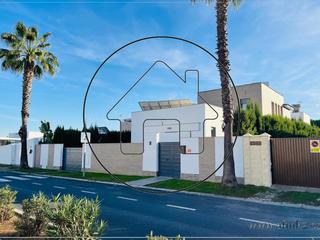 Casa en Montes de toledo. Chalet junto a la  entrada principal de la monacilla