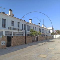 Casa adossada en Aduana. Adosado 2 plantas en corrales con  2 patios