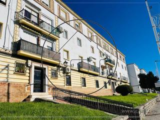 Pis en Alcalde federico molina orta. Zona hipercorbarrio obrero reformado