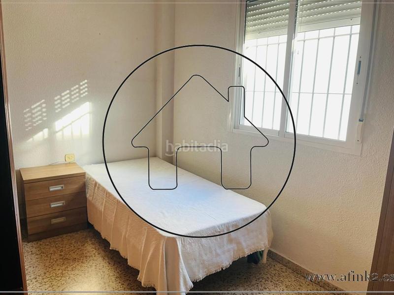 Foto b1e39b25-8f4c-41d6-ad08-3eecabcae2f6. Piso en maestro salvador lópez zona matadero con ascensor 3 dormitorios en Huelva