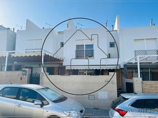 Haus  Holanda. Adosado con sotano para vehiculos calle tranquila