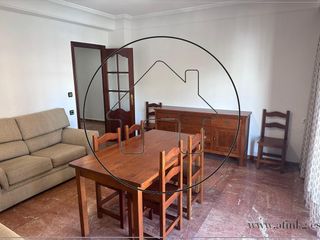 Miete Etagenwohnung in Calle escultor león ortega. Alquiler junto a la plaza de toros y la plaza de la merced