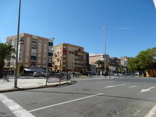 Aparcament cotxe a Doctor rubio 10. Plaza de garaje para coche grande con buen acceso en avenida doc
