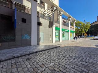 Lloguer Local Comercial  Jesús de la pasión. Local a pie de calle en el centro