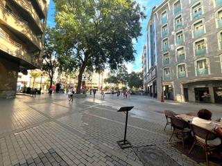 Lloguer Local Comercial  Tres de agosto. Zona calle tres agosto