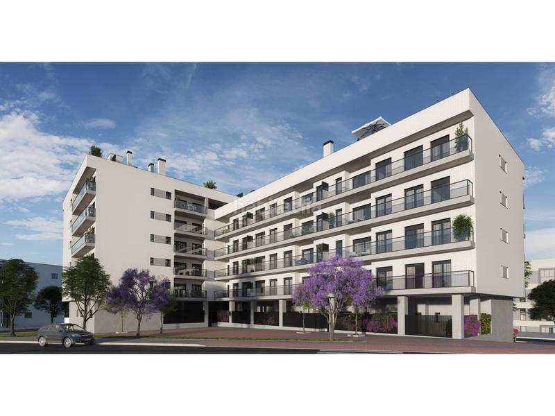 Foto b41476ad-169c-42fe-90fb-75f15513cbbd. Piso bajo con amplio patio, piscina, garaje y trastero en Huelva