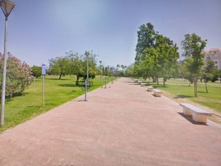 Appartement à Fuentepiña. Bajo con amplio patio a modo de porche, con plaza de garaje y tr