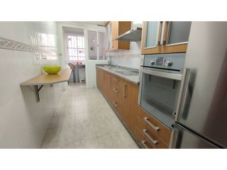 Appartamento  Calle saipán. Amplio, en perfecto estado, con patio y amueblado.