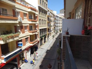 Appartamento  Calle palos de la frontera. Piso céntrico con terraza en calle palos