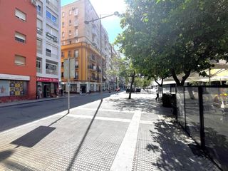 Lloguer Local Comercial a Avenida italia 50. Local comercial en avenida de italia