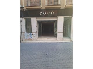Lloguer Local Comercial  Calle tres de agosto. Amplio local comercial en calle tres de agosto