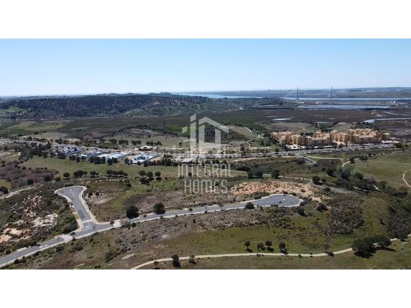 Foto fa28b6b6-5d73-47aa-ad2d-12948ecc16e5. Chalet mit parking in Costa Esuri Ayamonte