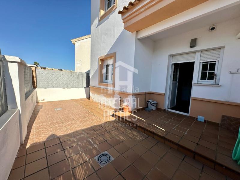 Foto 273d5508-d9ba-4750-89e1-3a29e3ab7932. Casa bifamiliare con parcheggio in Ayamonte ciudad Ayamonte