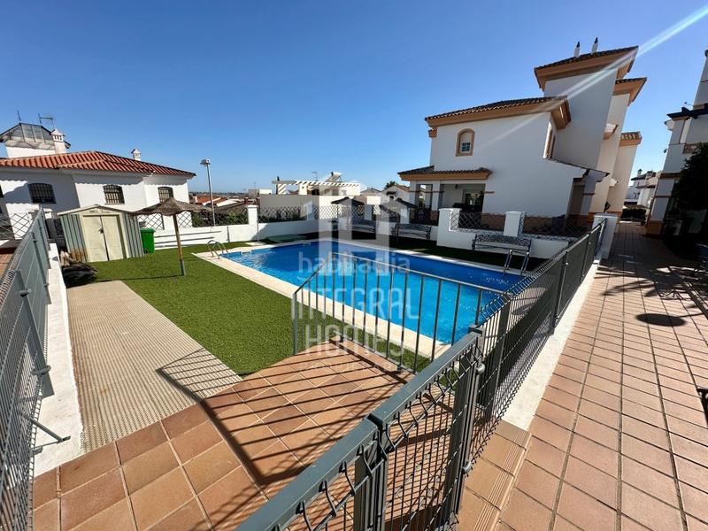 Foto ce54459a-d269-4b43-953b-4b542ea49c30. Casa bifamiliare con parcheggio in Ayamonte ciudad Ayamonte