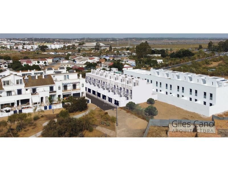 Foto f6966c1c-3dcf-4448-8750-4ebf5ca365bd. Casa adossada amb aparcament a Isla Canela Ayamonte