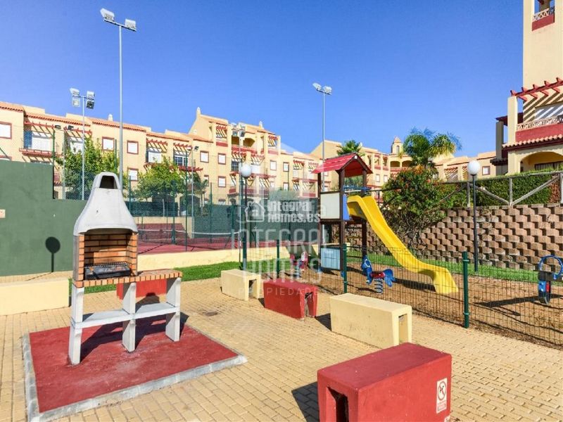 Foto c0b69e79-141c-444e-87d5-302fdecfd370. Apartament amb aparcament piscina a Costa Esuri Ayamonte