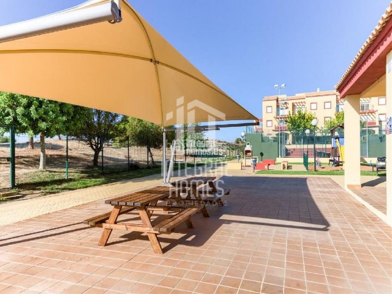 Foto d500e258-07f9-4d23-ad74-33a31dc97212. Apartament amb aparcament piscina a Costa Esuri Ayamonte