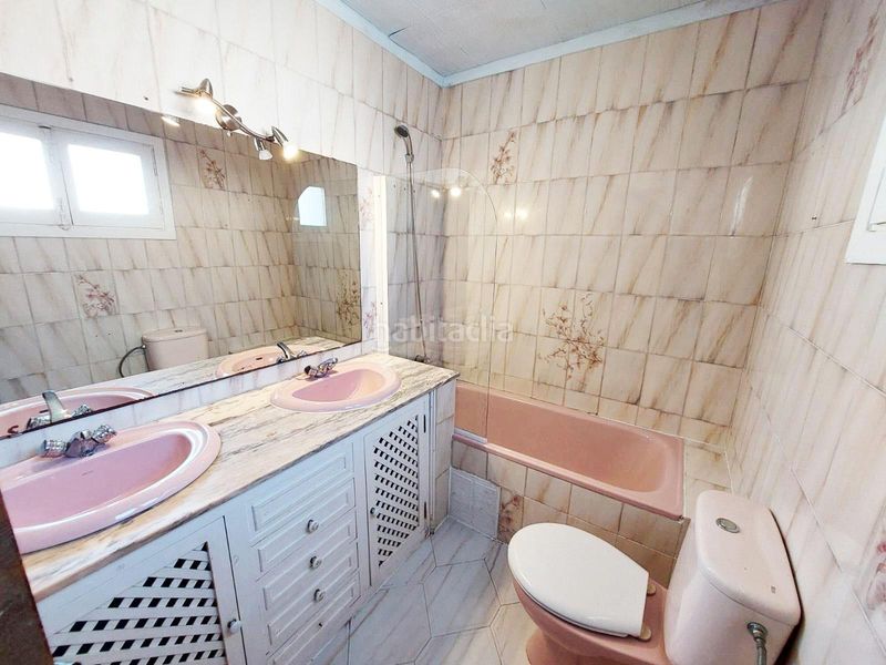 Foto 46b60cbf-19b1-4c00-9bf7-b3ede9696440. Casa aparellada amb aparcament piscina a Calahonda Mijas