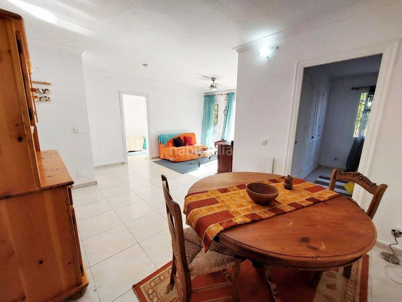 Foto 4beacbf2-7878-450f-b1b2-1e24b3c749fc. Casa aparellada amb aparcament piscina a Calahonda Mijas