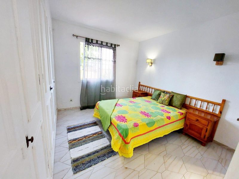 Foto 62042cb0-27e1-46f9-8d87-59cc2078ff2d. Casa aparellada amb aparcament piscina a Calahonda Mijas