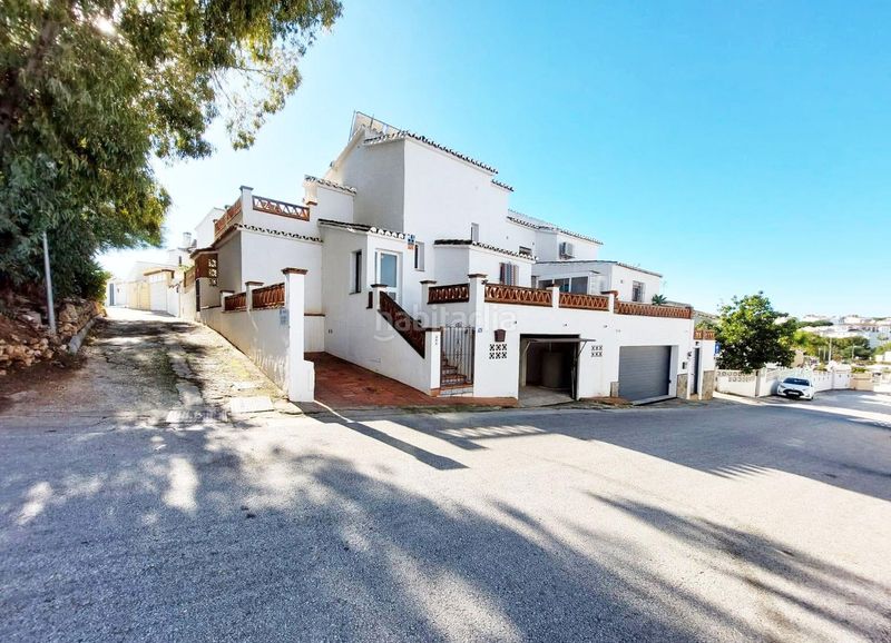 Foto ddb716a4-1f85-4d1a-b414-80a9f2e9d98a. Casa aparellada amb aparcament piscina a Calahonda Mijas
