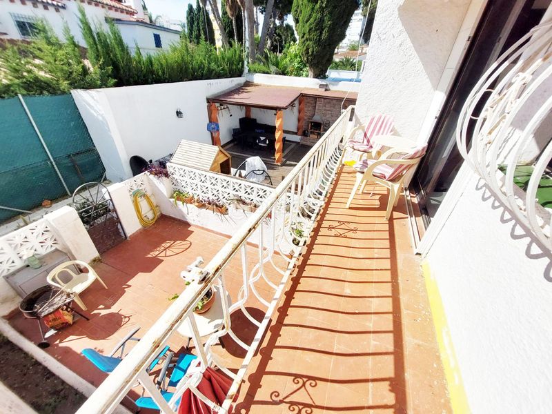 Foto 3bde8d37-3268-4b32-85f8-f4a08bf4c6c3. Casa adossada amb aparcament a Solymar Benalmádena