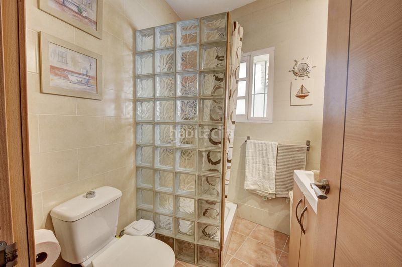 Foto aefeba0f-f434-4e24-a6f8-fc39fe50e02e. Casa en Arroyo de la Miel Benalmádena