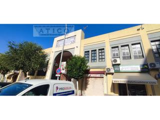 Locale commerciale en Pino Montano - Consolacin. Macarenapino montano. local en 1 planta en mercado de abastos.