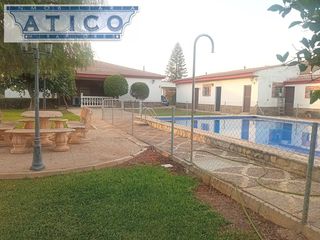 Chalet à Rinconada (La). Urbanización tarazona. a tan solo 15 m2 de sevilla . chalet con