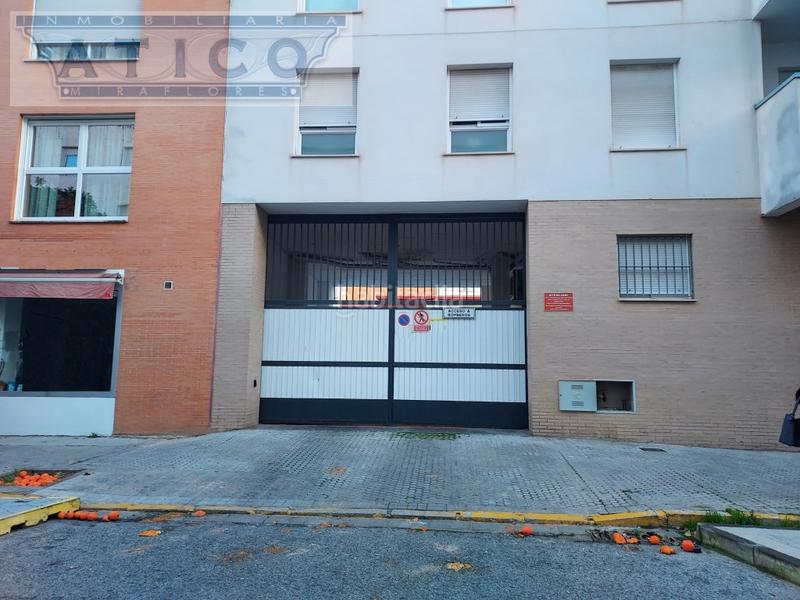 Foto a0621e94-18e9-4cff-b2c7-6a8709e6db85. Parking coche nerviónbuhaira. garaje en La Calzada - La Florida Sevilla