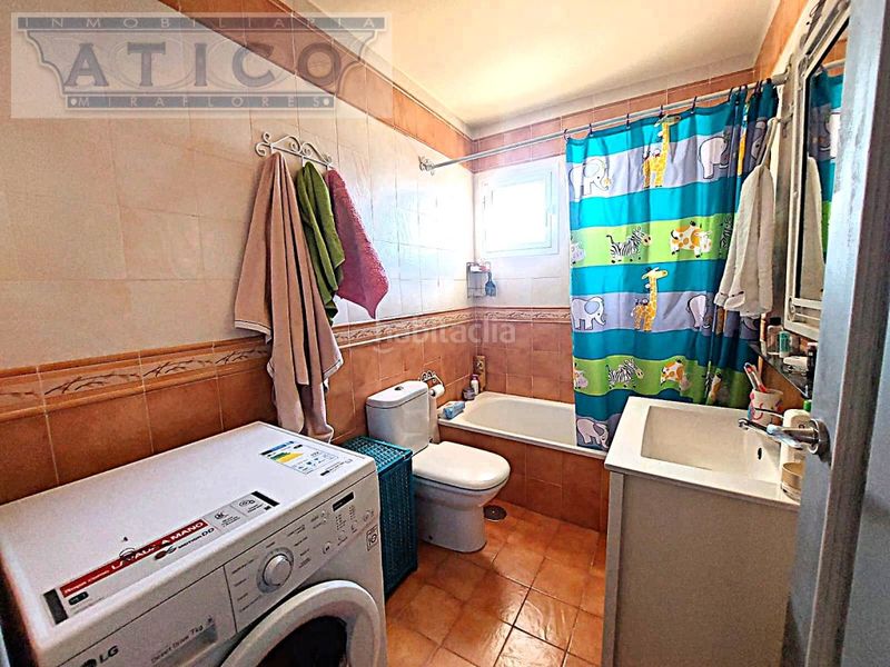 Foto 158badc4-4b3e-410c-8266-ad999e6199b4. Casa amb aparcament a Cruz Roja Sevilla