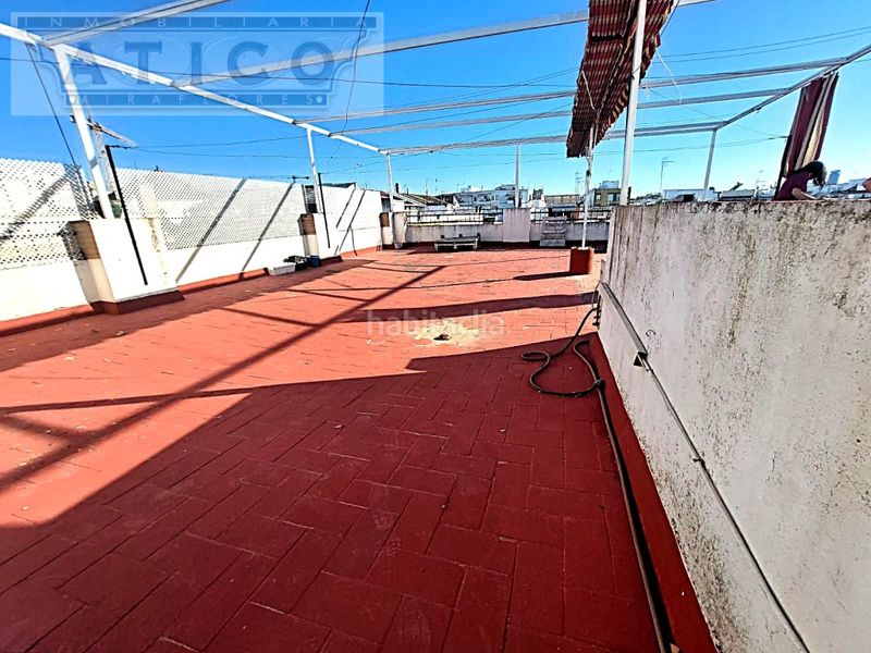 Foto 40cd7bbe-8ccd-4df3-92f5-ad7ba1693e94. Casa amb aparcament a Cruz Roja Sevilla
