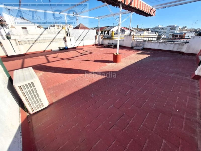 Foto 429faef7-3c91-415f-a2e1-a786704c7348. Casa amb aparcament a Cruz Roja Sevilla