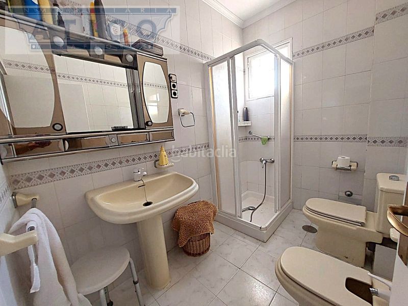 Foto 62c435ea-2ab9-4b21-86a4-16a79f471585. Casa amb aparcament a Cruz Roja Sevilla