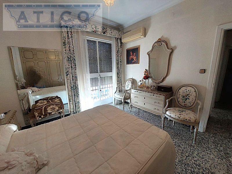 Foto 99f93306-9621-4639-a360-a180d80c74b1. Casa amb aparcament a Cruz Roja Sevilla