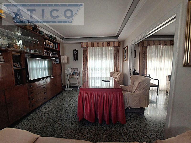 Foto a4320fe4-bcee-404e-ab76-e8e07c1bedf6. Casa amb aparcament a Cruz Roja Sevilla