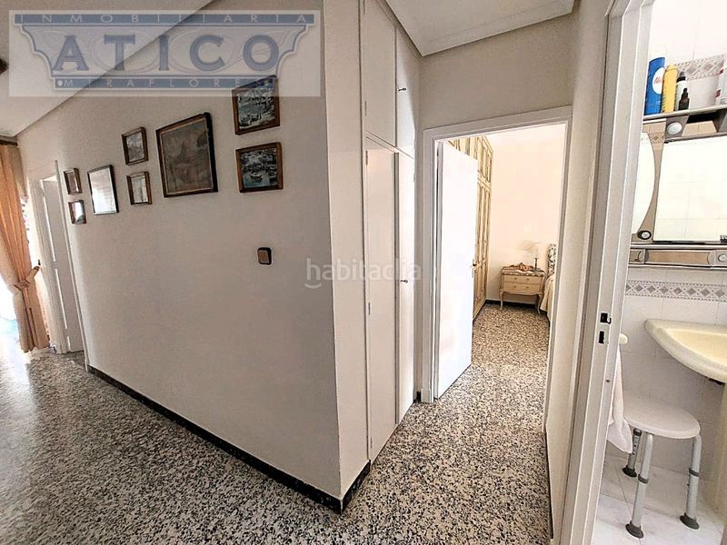 Foto f8e0c651-df84-42e7-9653-e80ef43b4bbe. Casa amb aparcament a Cruz Roja Sevilla