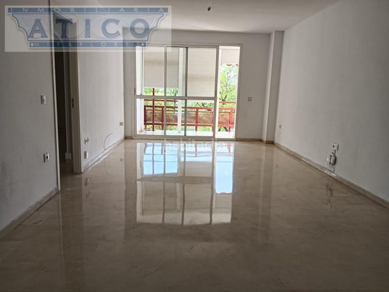 Foto 1bc8f740-6422-477a-8859-581e9f87e90c. Pis amb aparcament a colores - entreparques Sevilla