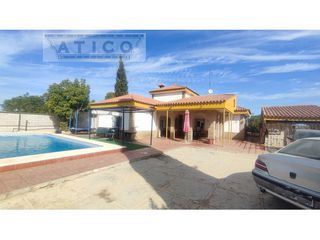 Xalet en Loreto. Espartinasvillanueva del ariscal. 330 m2 en parcela de 1141m2.