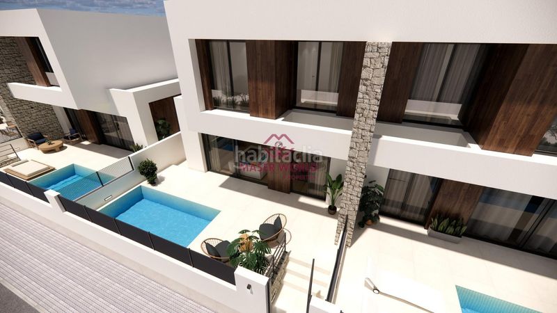 Foto 2566973a-e656-4047-8b77-f710188c852e. Casa aparellada amb aparcament piscina a Dolores