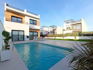 Maison jumelée à Benijófar. Lujosos chalets adosados de nueva construcción en benijófar, cos
