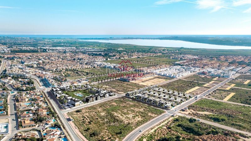 Foto 99d52e5c-7c2f-4dab-8cbe-e6bd56aeedf4. Casa amb aparcament piscina a Lo Marabú Rojales