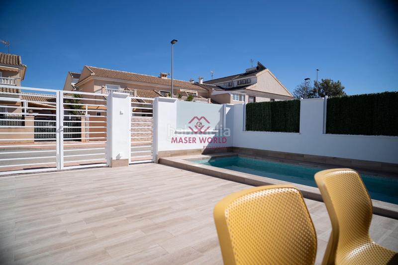 Foto 9435d5f8-1ad7-42b9-b171-8e0aba4e7c11. Casa adossada amb aparcament piscina a San Javier San Javier