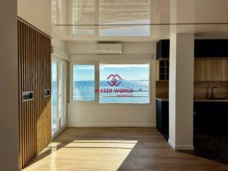Apartament a San Pedro del Pinatar. Apartamento esquinero con vistas frontales al mar  a solo 20 met