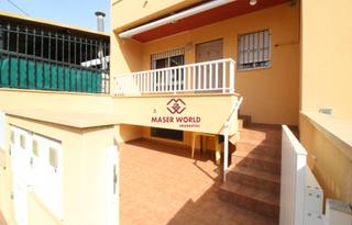 Planta baja en San Pedro del Pinatar. Exclusiva planta baja con terraza privada a 350 metros del mar e