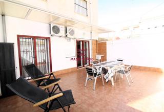 Rez-de-chaussée à San Pedro del Pinatar. Planta baja única con amplia terraza privada, a un paso de la pl