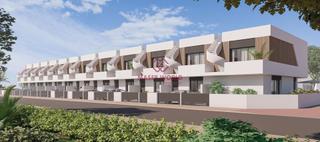 Casa adossada a Pilar de la Horadada Ciudad. Casas adosadas y casas adosadas en esquina de nueva construcción